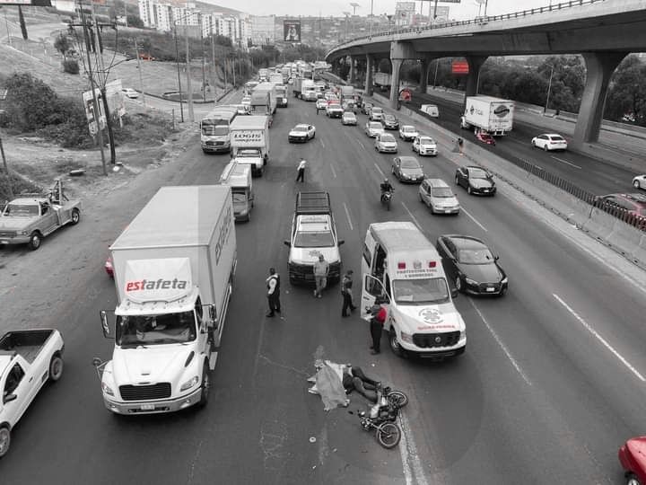 Dos Motociclista fallecieron al ser arrollados por un Tráiler en la México-Querétaro