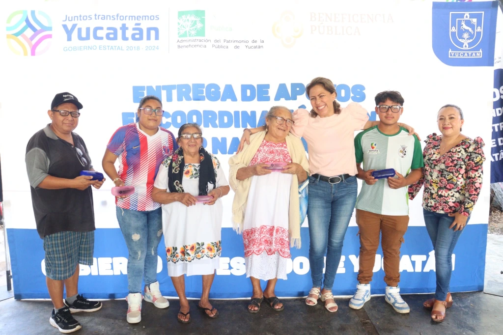 Reciben Yucatecos lentes gracias a la Beneficencia Pública