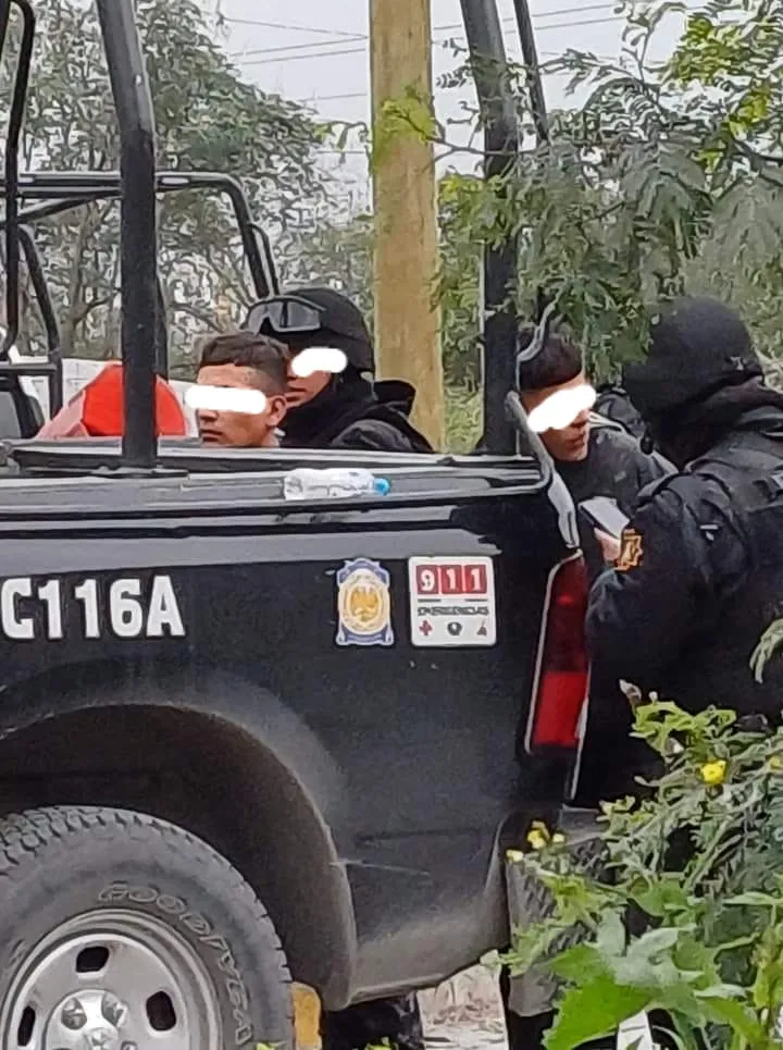 Fueron Detenidos 3 Ladrones Armados a Postes por Vecinos del Carmen en Nuevo Léon México