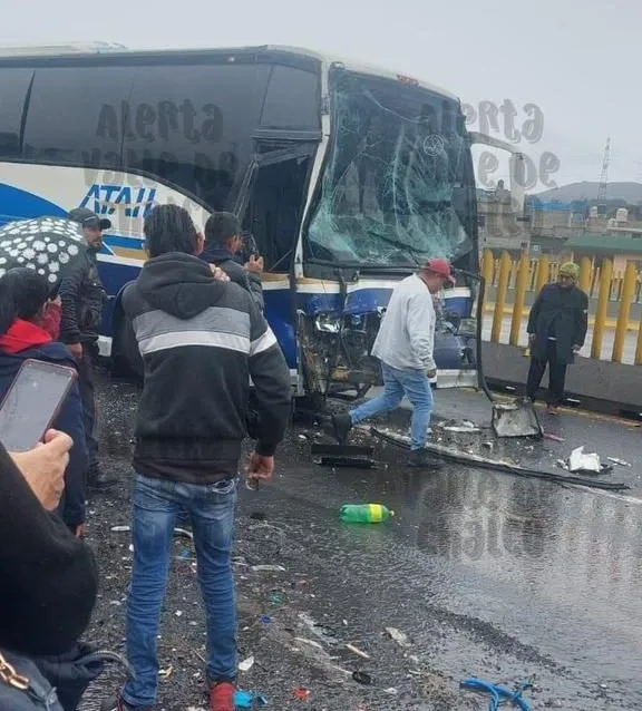 Cierran Parcialmente este sábado Circulación de la México- Puebla por Autobús Accidentado