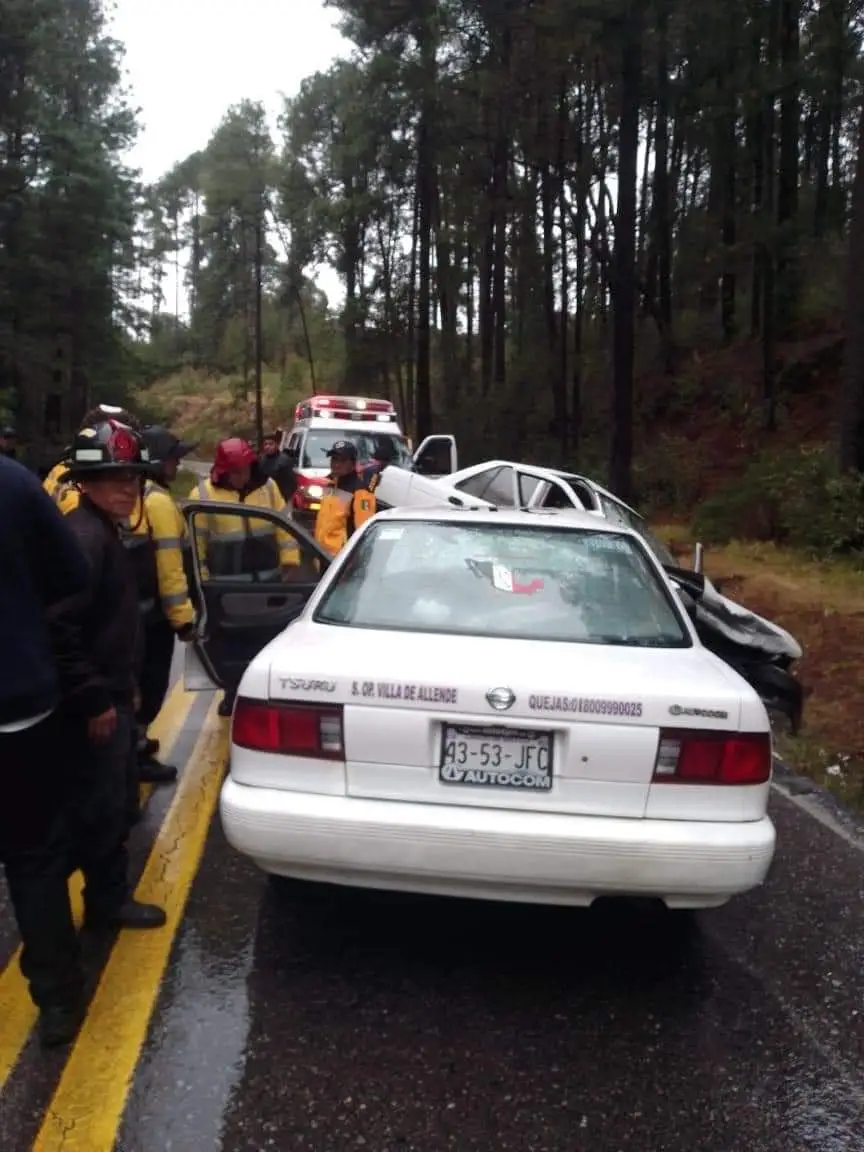 En la Carretera Toluca-Zitácuaro ,Choque frontal deja un muerto y tres heridos