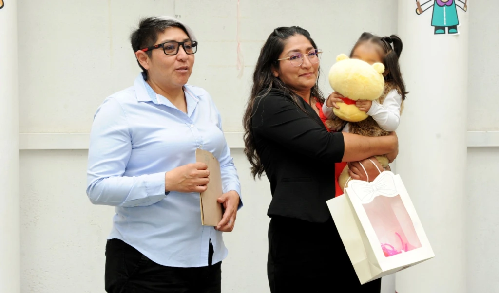 El Edomex hace historia al consolidar la primera adopción homoparental; Gobierno de Delfina Gómez abona a la i nclusión y la no discriminación