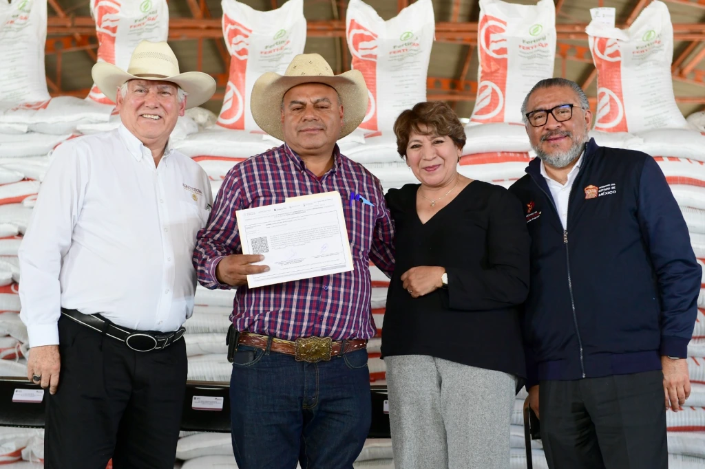 Gobernadora Delfina Gómez y Gobierno Federal entregan fertilizantes a productores del campo; Estado de México  coadyuvará a la seguridad alimentaria del país
