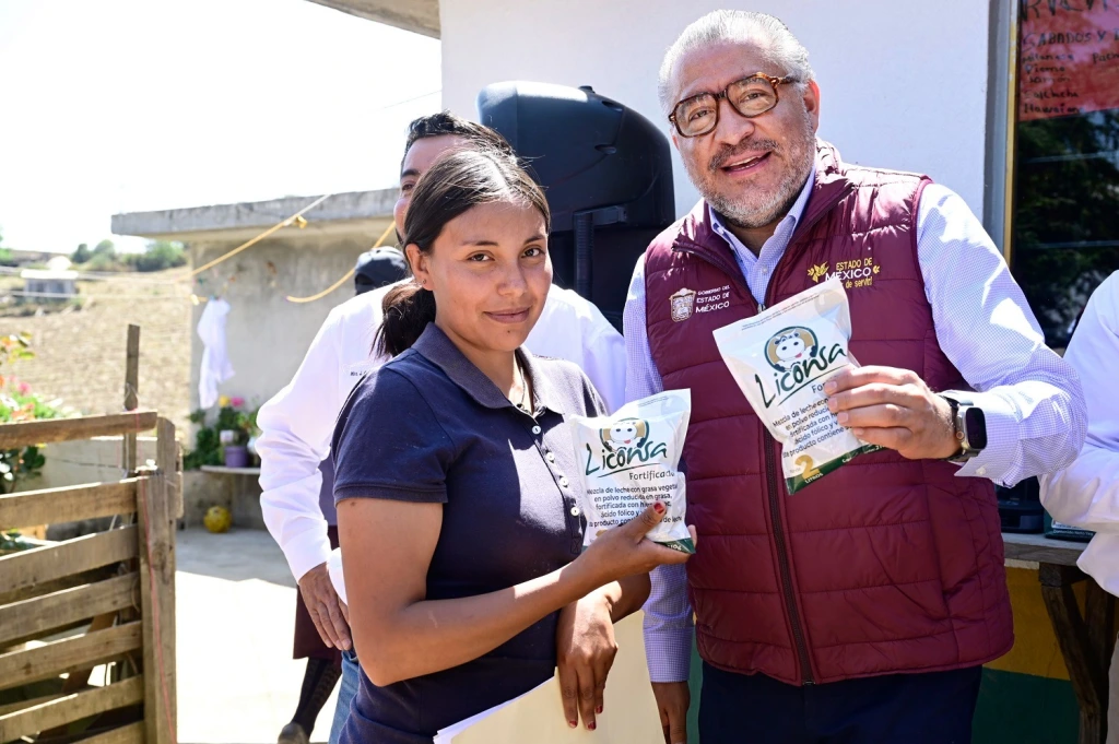 Gobierno Federal y Estado de México entregan fertilizantes y una Lechería Liconsa en Texcaltitlán