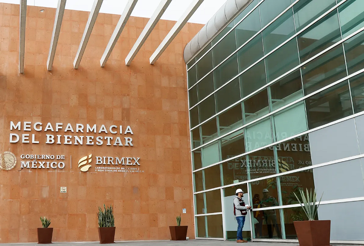 La mega farmacia del gobierno federal no cuenta con licencia y está subrogada con gastos extras