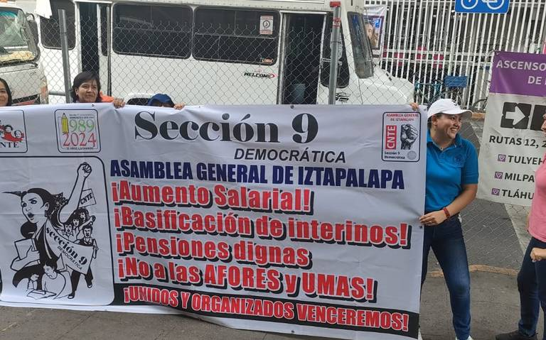 CNTE realiza semáforos informativos en la CDMX, en demanda del alza salarial