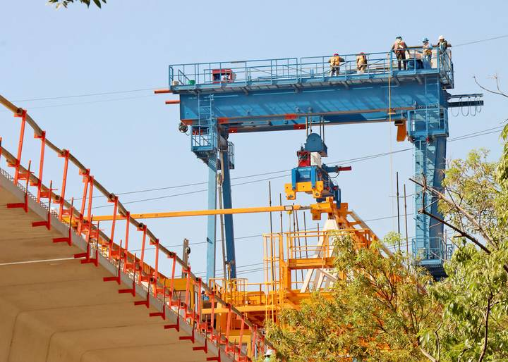 Vecinos de Álvaro Obregón ya no quieren otro accidente y exigen que se clausure las obras del Tren Interurbano