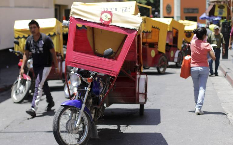 Exigen transportistas terminan con los mototaxis en el Edomex