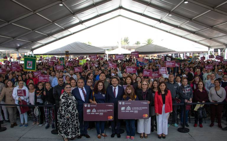 Batres entrega recursos con el programa “La Escuela es Nuestra – Mejor Escuela”