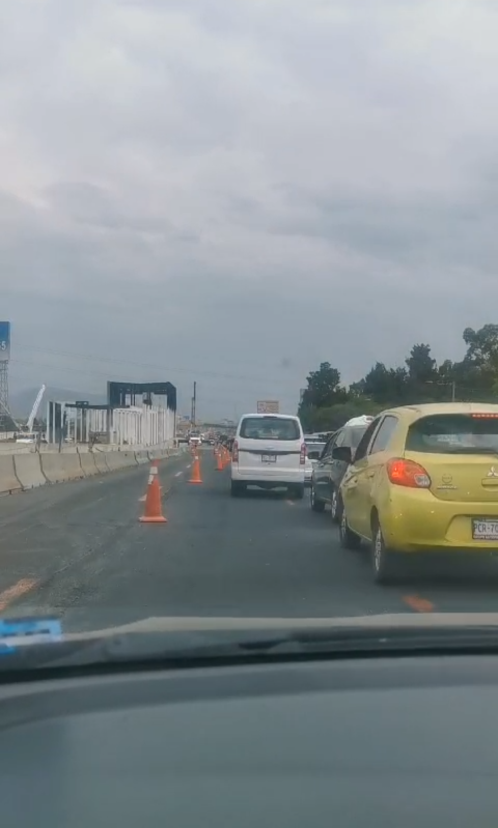 Intenso Tráfico en la México Puebla por Obras tome sus Precauciones