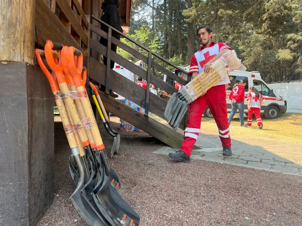 La Cruz Roja Toluca en Edoméx, Concreta primera dotación de ayuda humanitaria a favor de quienes combaten ince ndios forestales