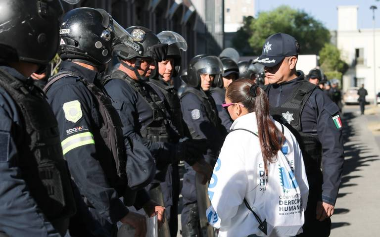 Gobierno del Edomex recurre con notarios para dar fe del desarme de policías