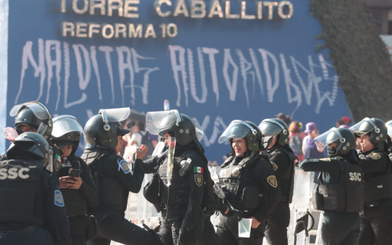 Batres reconoce la labor de los servidores públicos y Ateneas durante la marcha 8M