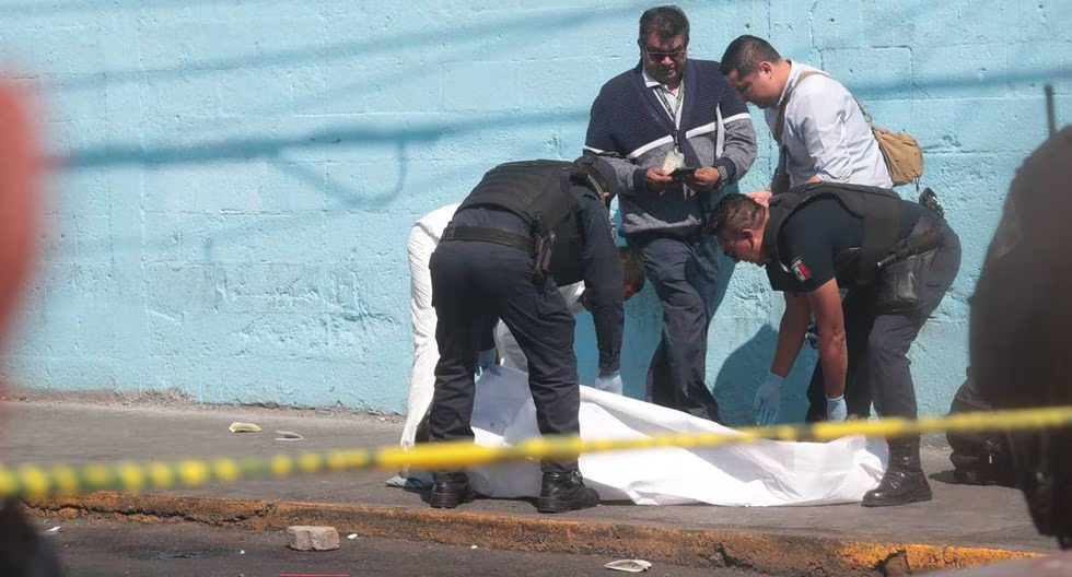 Criminales ejecutan a custodio en Tlalnepantla