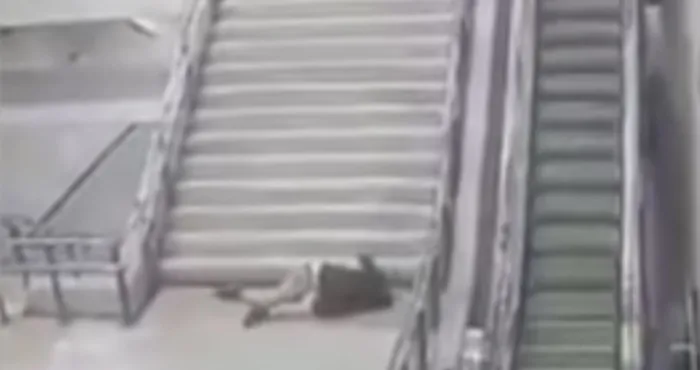 Hombre de la tercera edad muere al caer de las escaleras del Metro
