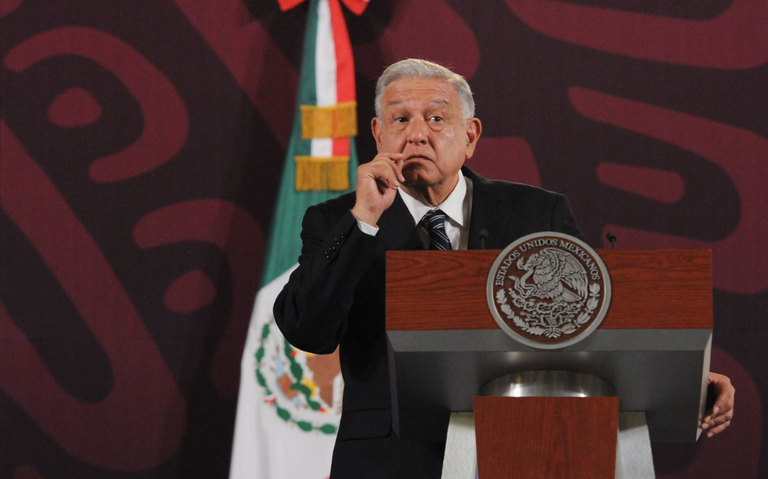 AMLO condiciona reunión con los padres de los 43 normalistas de Ayotzinapa para que asistan sin abogados ni ase sores