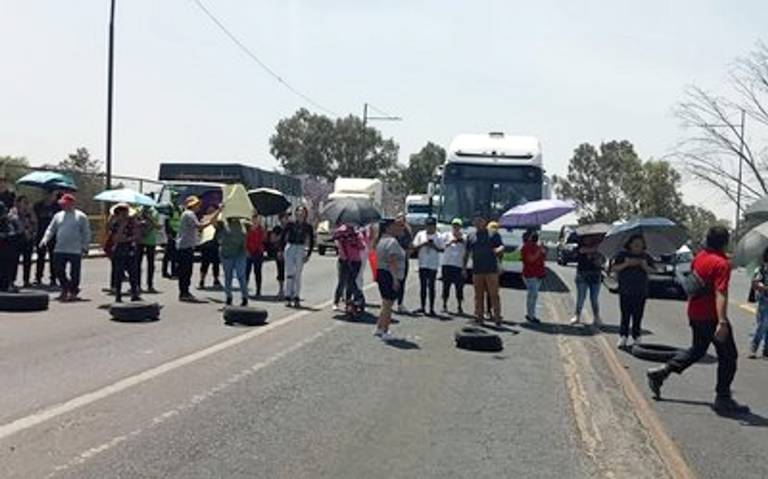 Vecinos de Ecatepec bloquean la México-Pachuca por falta de agua