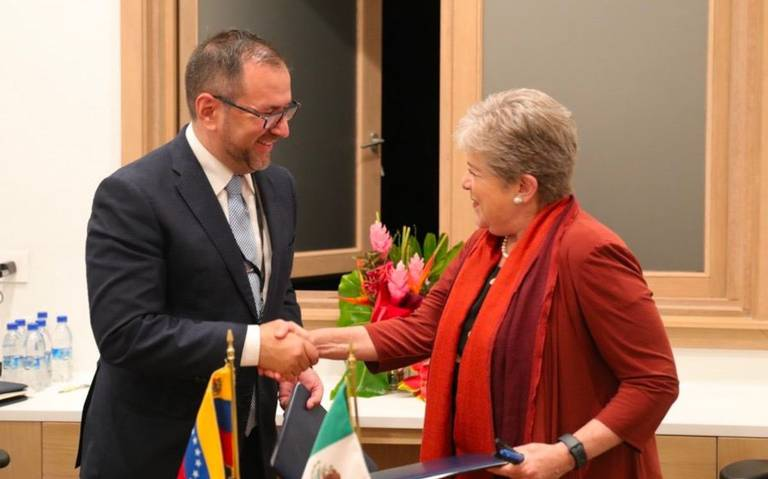 México y Venezuela firman convenio para repatriar a venezolanos