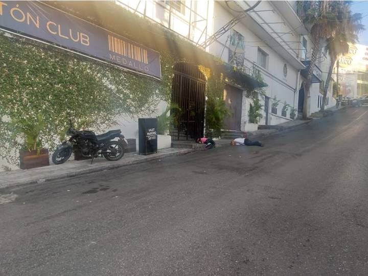 Comando armado ejecuta a tres personas y deja heridos a 9 en un bar de Cuernavaca
