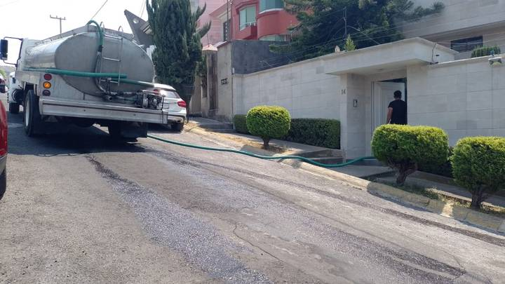 Operan 90 pipas en Naucalpan y cobran por distribuir y están reguladas: Gobierno