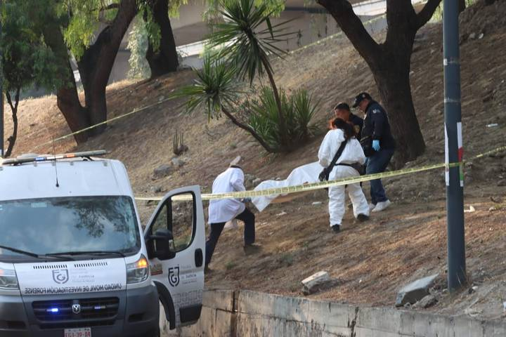 Asesinan brutalmente a una mujer y dejan su cadáver a un costado del Río de los Remedios