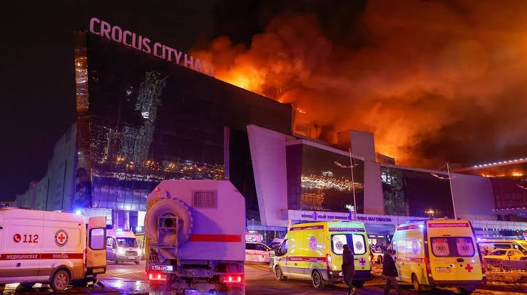 Tragedia en Rusia: atentado terrorista deja al menos 40 muertos y 140 heridos en una sala de conciertos de Mosc ú