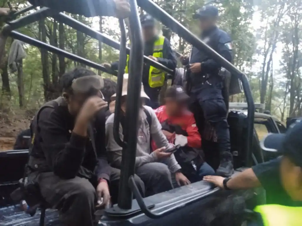 A seis Reporteros localizan quienes se Extraviaron en Jilotzingo Edoméx, tras Ingresar a la Zona del Incendió  Forestal