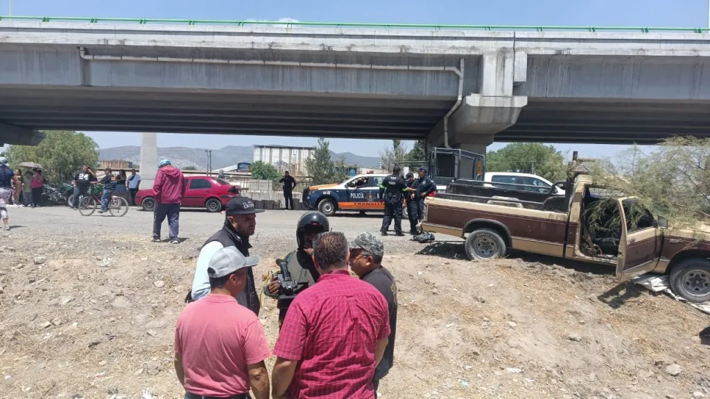 En Ecatepec Edoméx, camioneta particular arrolla y mata a Transeúnte