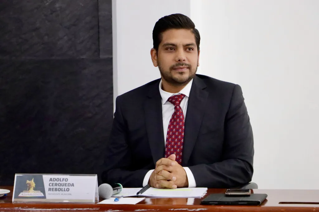 Adolfo Cerqueda alcalde de Nezahualcóyotl Edoméx pide licencia para Separarse de su Cargo