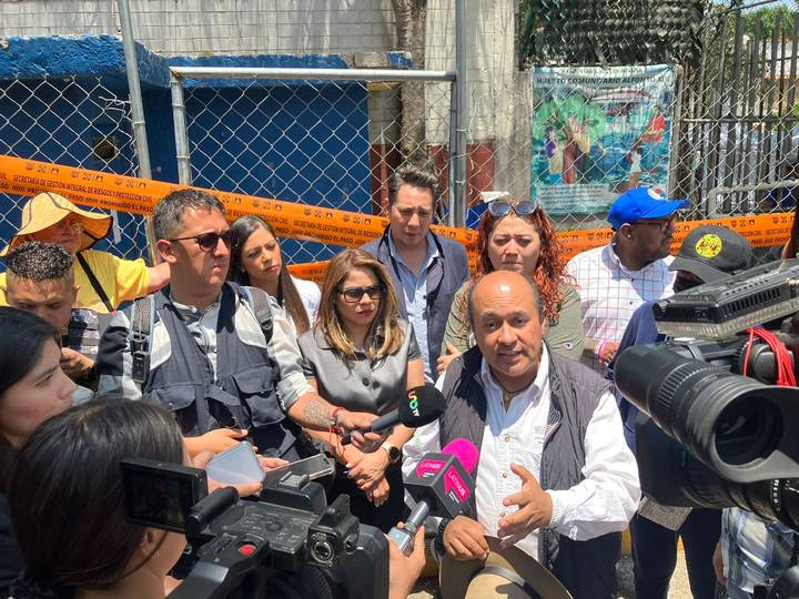 Panistas retan a Martí Batres a que beba del agua contaminada
