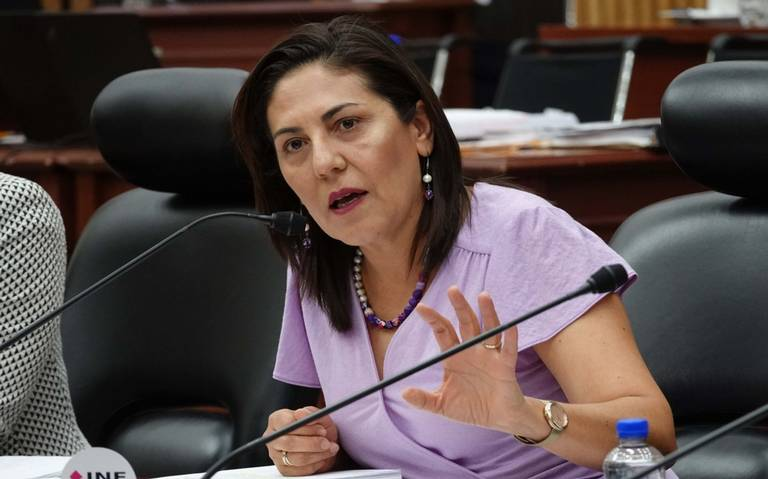 INE ordena a AMLO eliminar la presentación de su paquete de reformas a la Constitución