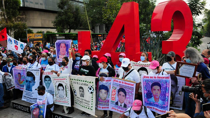 Padres de los 43 normalistas desaparecidos de Ayotzinapa exhortan a boicotear las campañas electorales