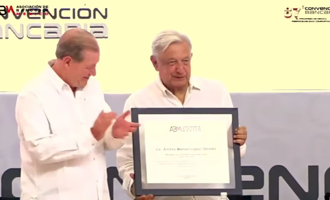 Banqueros agradecen a AMLO no cambiar las reglas y exigen al nuevo gobierno certidumbre