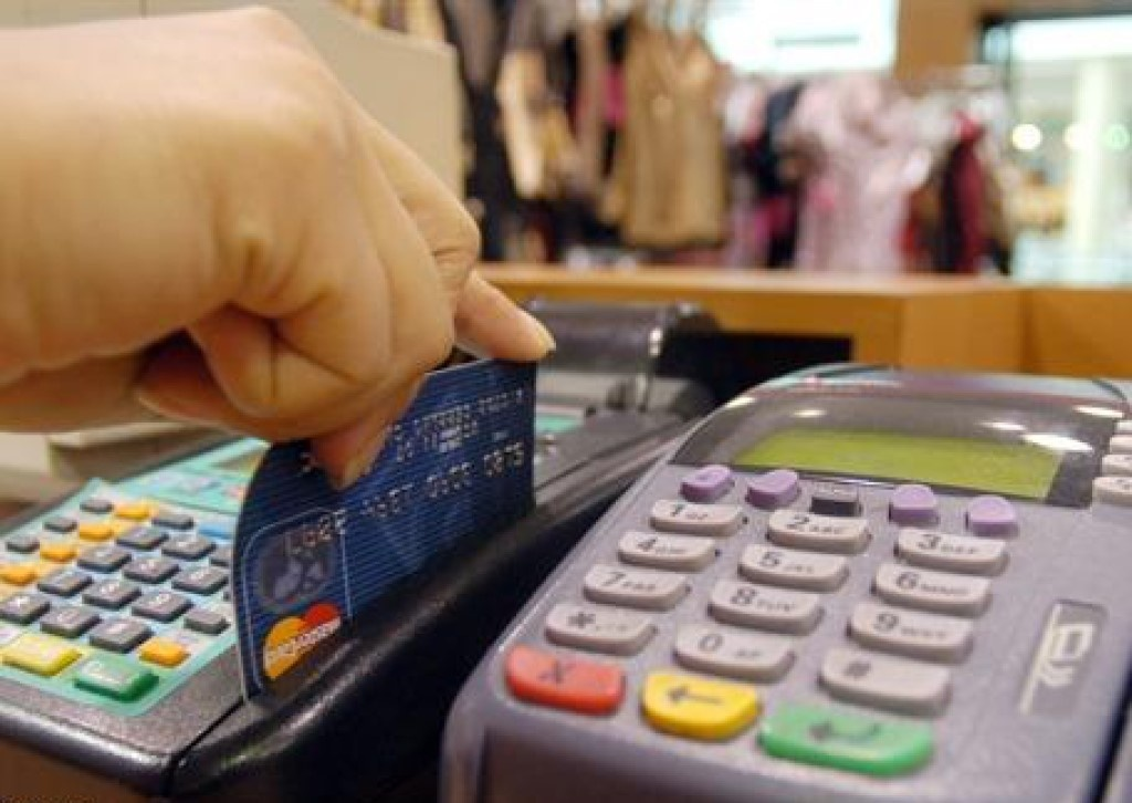 Dipiutados avalan reforma que prohiben a los bancos cobrar comisiones por pago con tarjeta de débito o crédito