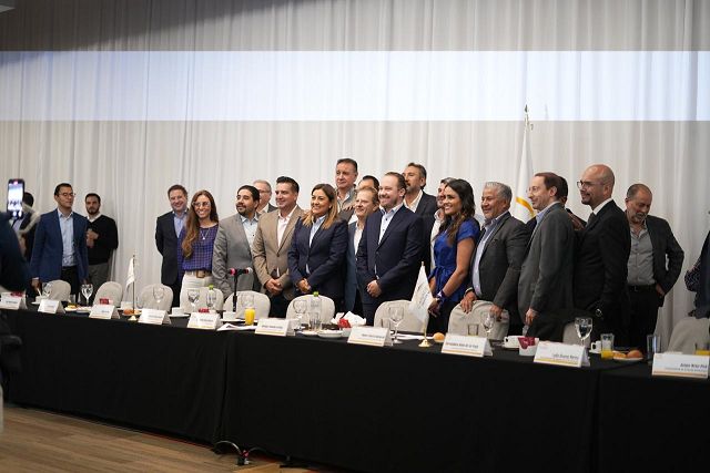 Ale Rojo de la Vega, presenta sus propuestas en materia de construcción