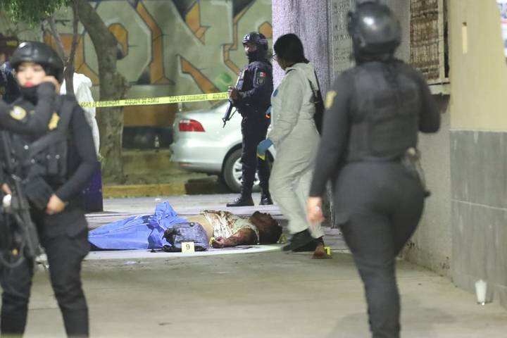 Apuñalan a sujeto en Azcapotzalco hasta matarlo Un hombre fue asesinado a puñaladas en la colonia Coltongo, en  Azcapotzalco;