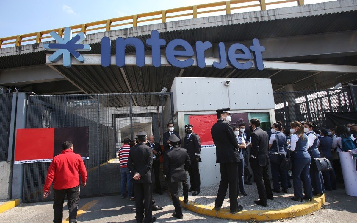 Trabajadores de Interjet exigen pagos de salarios caídos, prestaciones y otros adeudos