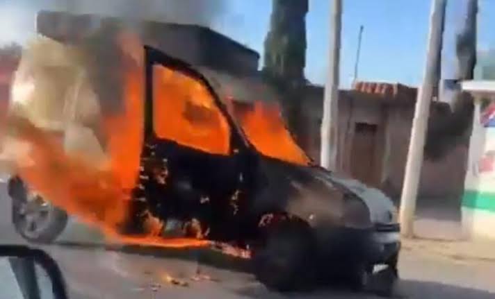 Asesinan a dos paramédicos e incendian ambulancia en Celaya, Guanajuato