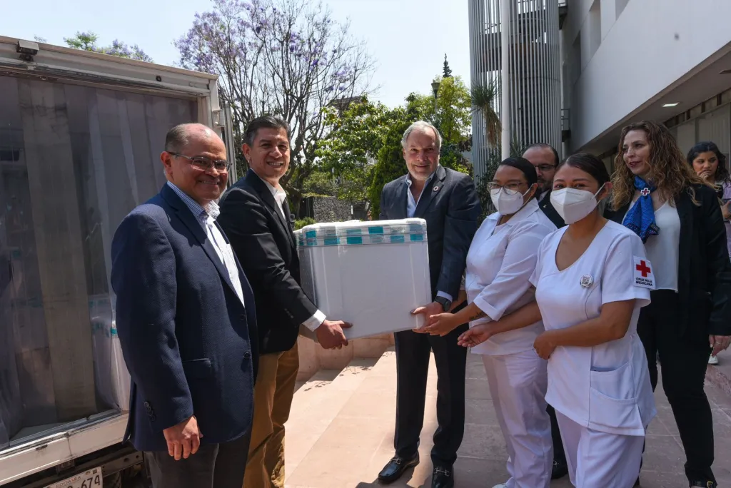 12 Mil Vacunas contra Covid-19 de Pfizer y Direct Relief, Recibe Cruz Roja Mexicana