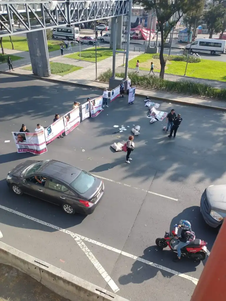 La Calzada Ignacio Zaragoza en la CDMX es Bloqueada a la altura del metro Acatitla