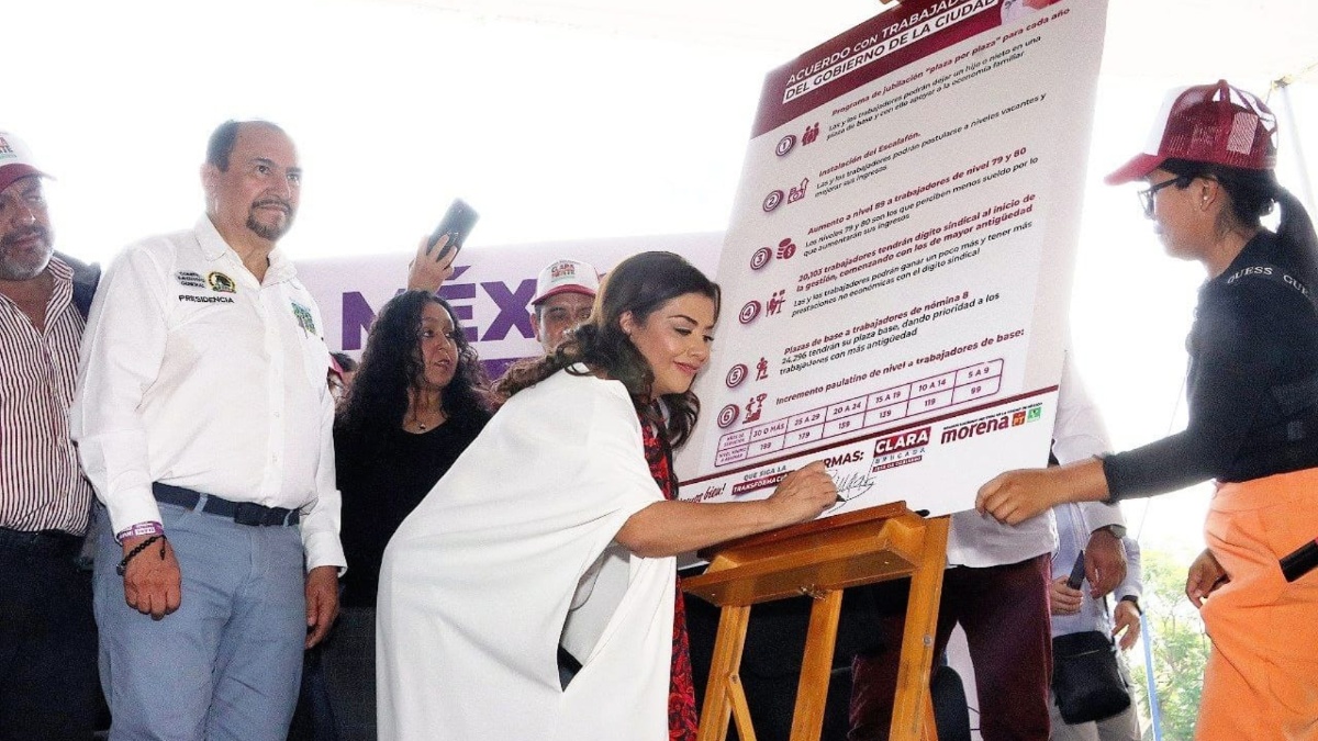 Firma Clara Brugada seis compromisos ante más de 10 mil trabajadores del GCDMX