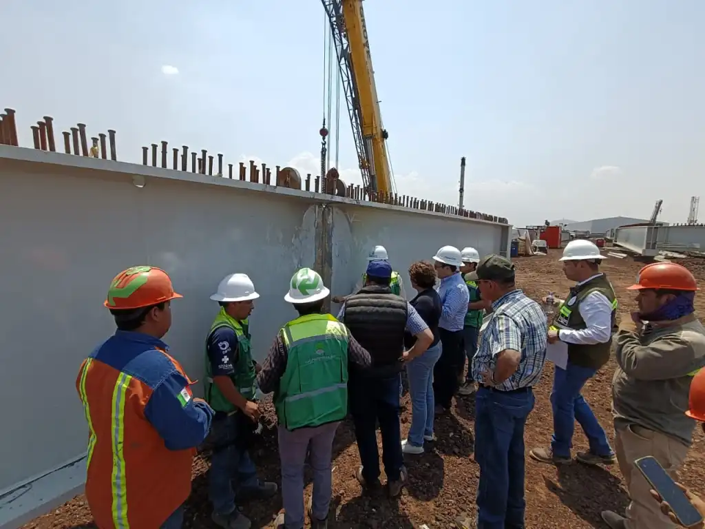 Gobernadora Delfina Gómez supervisa obra del Trolebús Chalco-Santa Martha