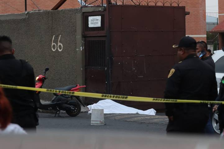 Atoran a dos sujetos tras ejecutar a un hombre en Iztapalapa