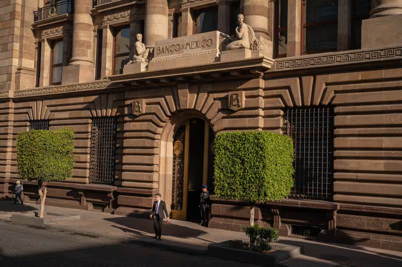 Banxico deja su tasa sin cambios