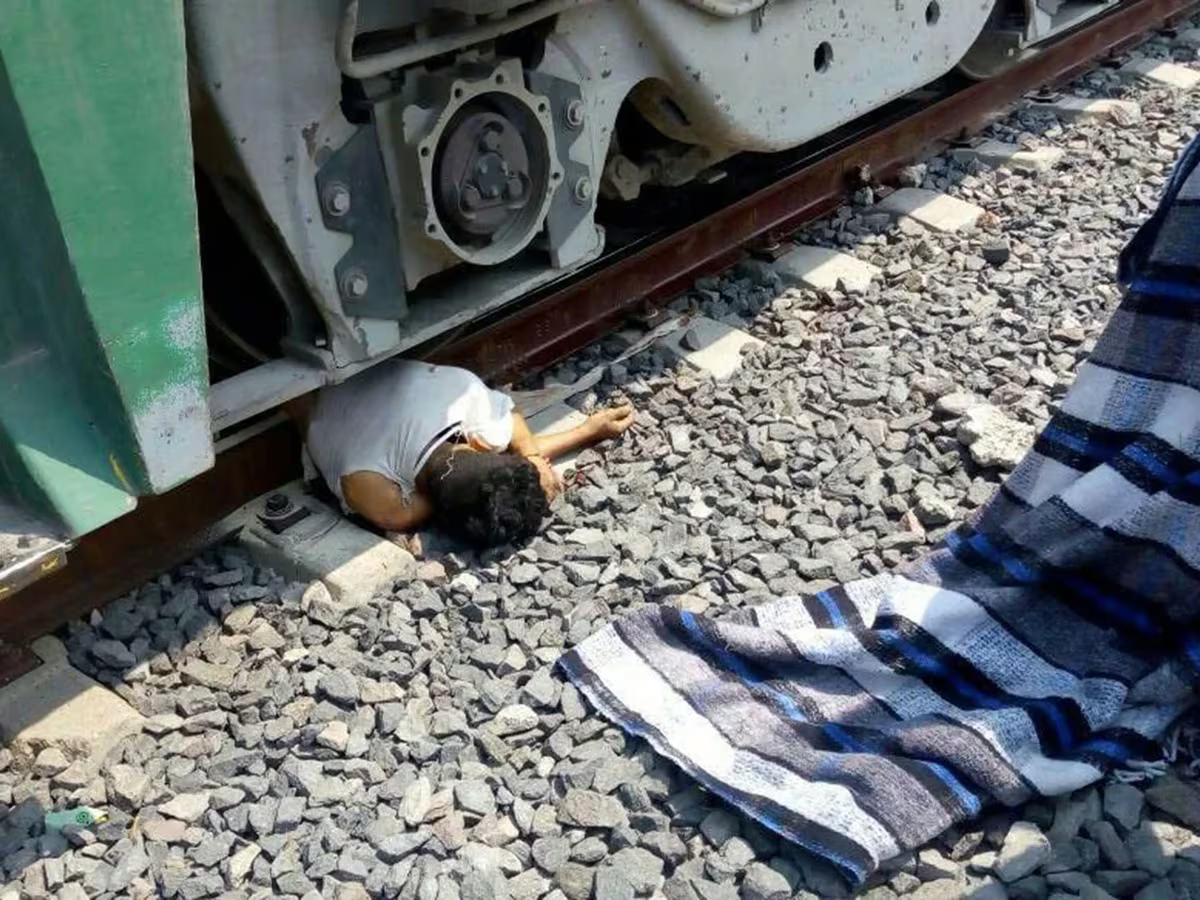 Indigente muere despedazado al paso del ferrocarril en el Edomex