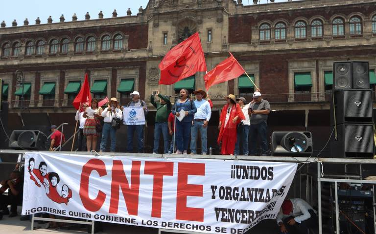 CNTE amaga de permanecer en paro indefinido en el Zócalo si el gobierno no cumple con sus demandas