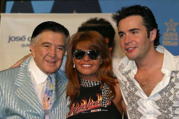 La Familia cantoral le rinde homenaje a Roberto Cantoral en “Noche no te vayas”