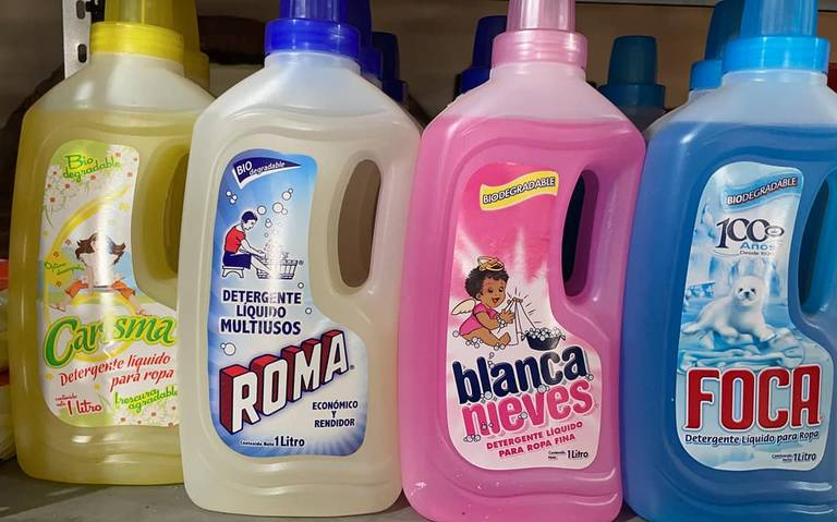 Rebeca Marín La PROFECO dio a conocer el día de hoy la lista de productos detergentes para ropa que cuentan co n mejor calidad y además reveló cuáles son los procesos que llevan las principales marcas que se encuentran en el mer cado. Recordemos que hasta la fecha, existen varias empresas que aún realizan pruebas en animales pero el organismo mex icano reveló que ninguna de las marcas nacionales que se venden en supermercados y tiendas de convenciencia, continúan  con dicha práctica. Las marcas que además de no hacer pruebas con animales, son biodegradables, utilizan menos agua y  además emiten menos CO₂. Los productos son Foca, Carisma, Blancanieves, Roma y Puro Sol, los cuales son tan amables  con el medio ambiente que hasta el agua con jabón restante después de lavar ropa, puede ser usada para las plantas. An te tal anuncio, varios usuarios en redes confirmaron la calidad de los productos contando sus propias experiencias, llam ando la atención el caso de Ave FJ,