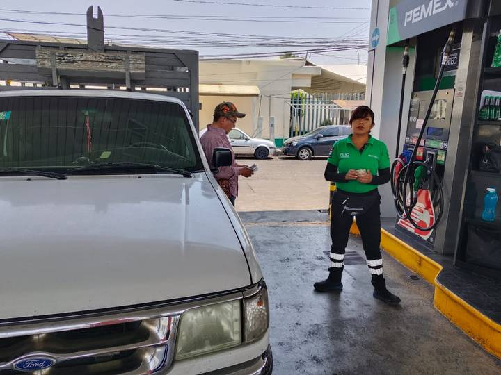 Critican a AMLO por el excesivo aumento a la gasolina