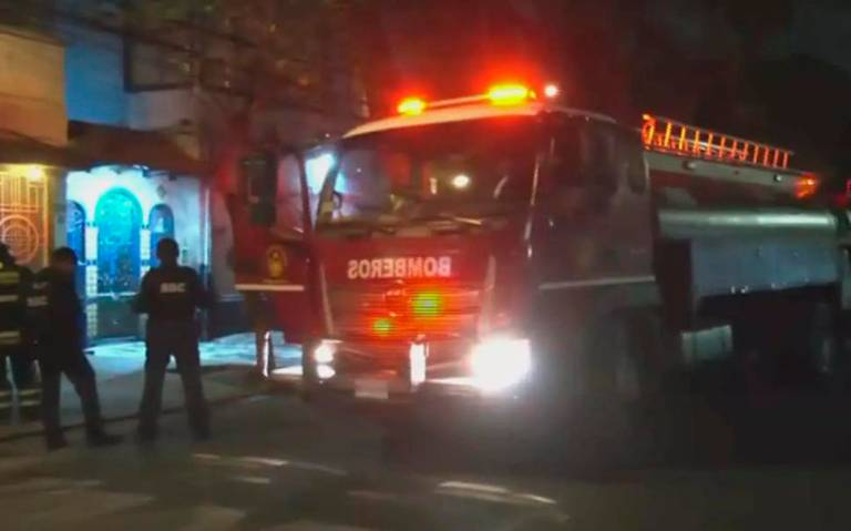 Sujetos incendian la fachada de un inmueble en la colonia Cuauhtémoc